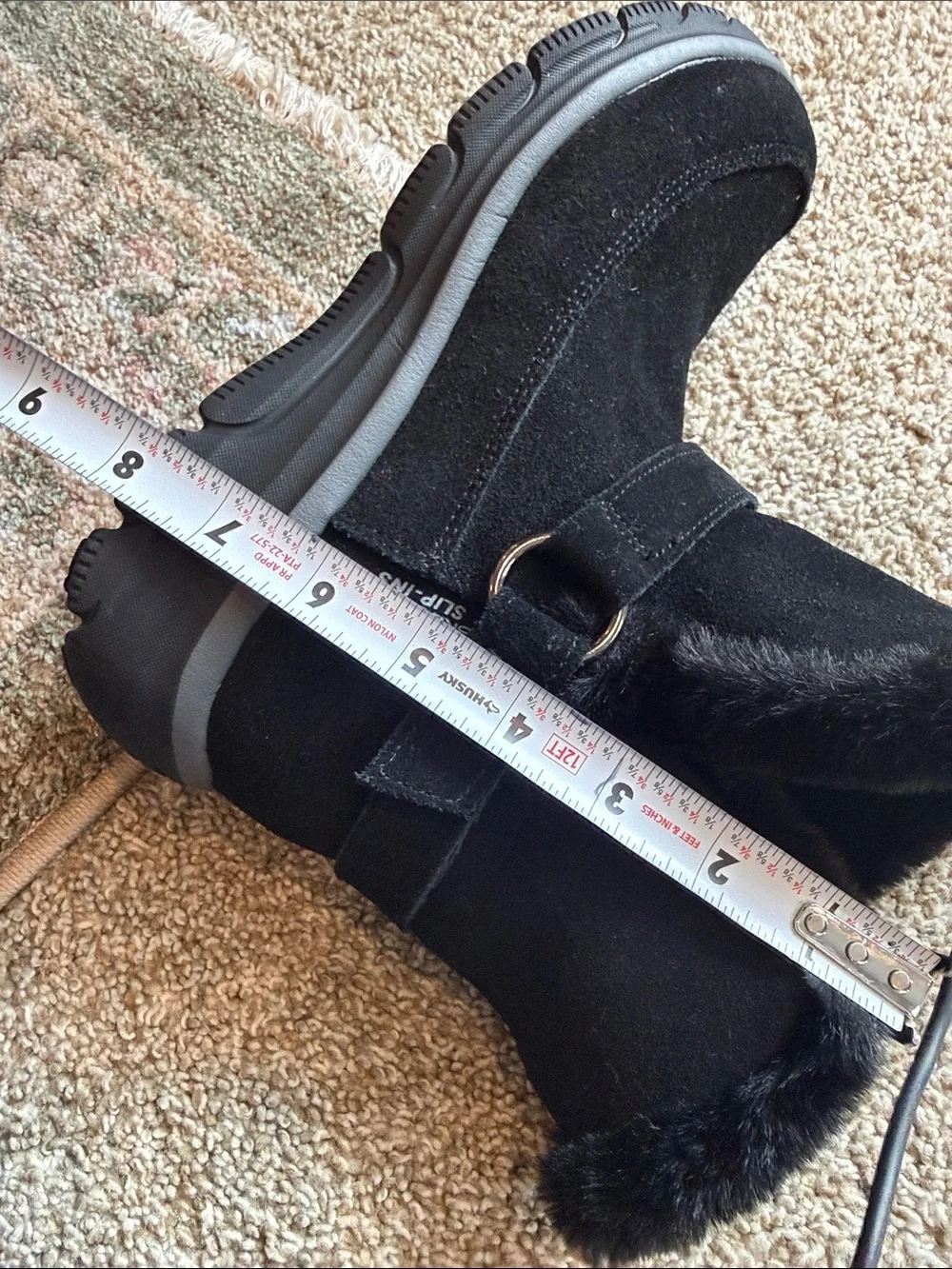 Skechers women’s slip ins  Black Faux-Fur Winter Boots size 7.5